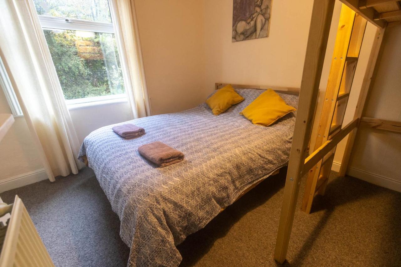 Beautiful Riverside Home, Hebden Bridge, Woodland Views, Sleeps 2 - 9 Екстериор снимка