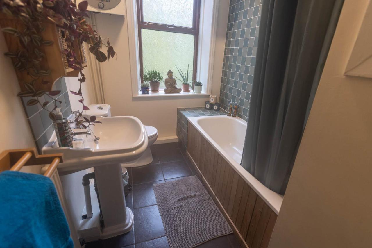 Beautiful Riverside Home, Hebden Bridge, Woodland Views, Sleeps 2 - 9 Екстериор снимка